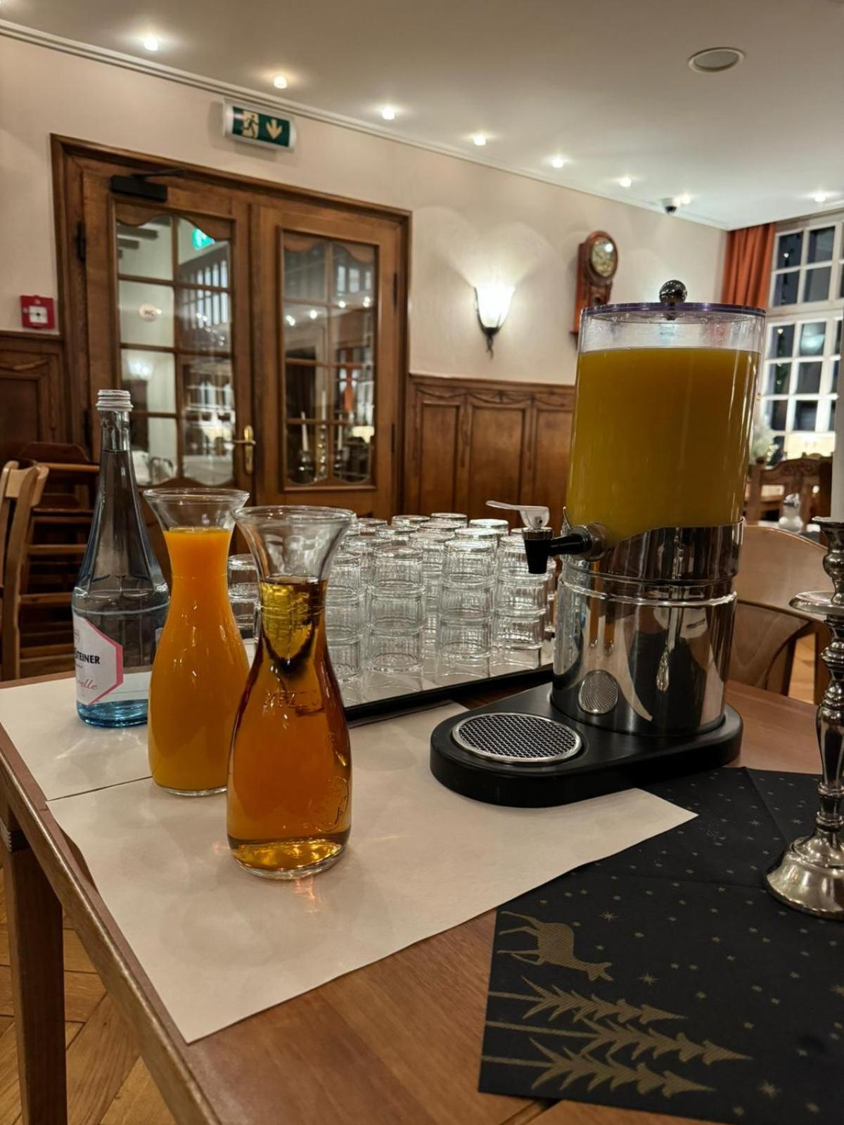 霍岑酒店-餐厅-咖啡厅-酒吧 蒙绍 外观 照片