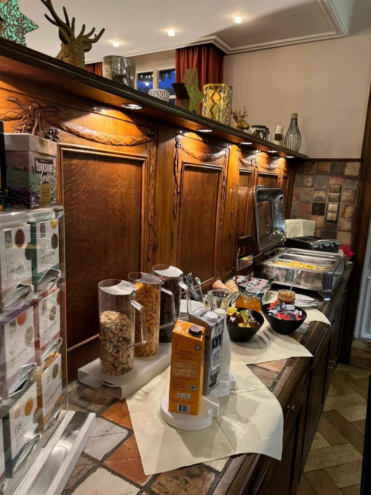 霍岑酒店-餐厅-咖啡厅-酒吧 蒙绍 外观 照片