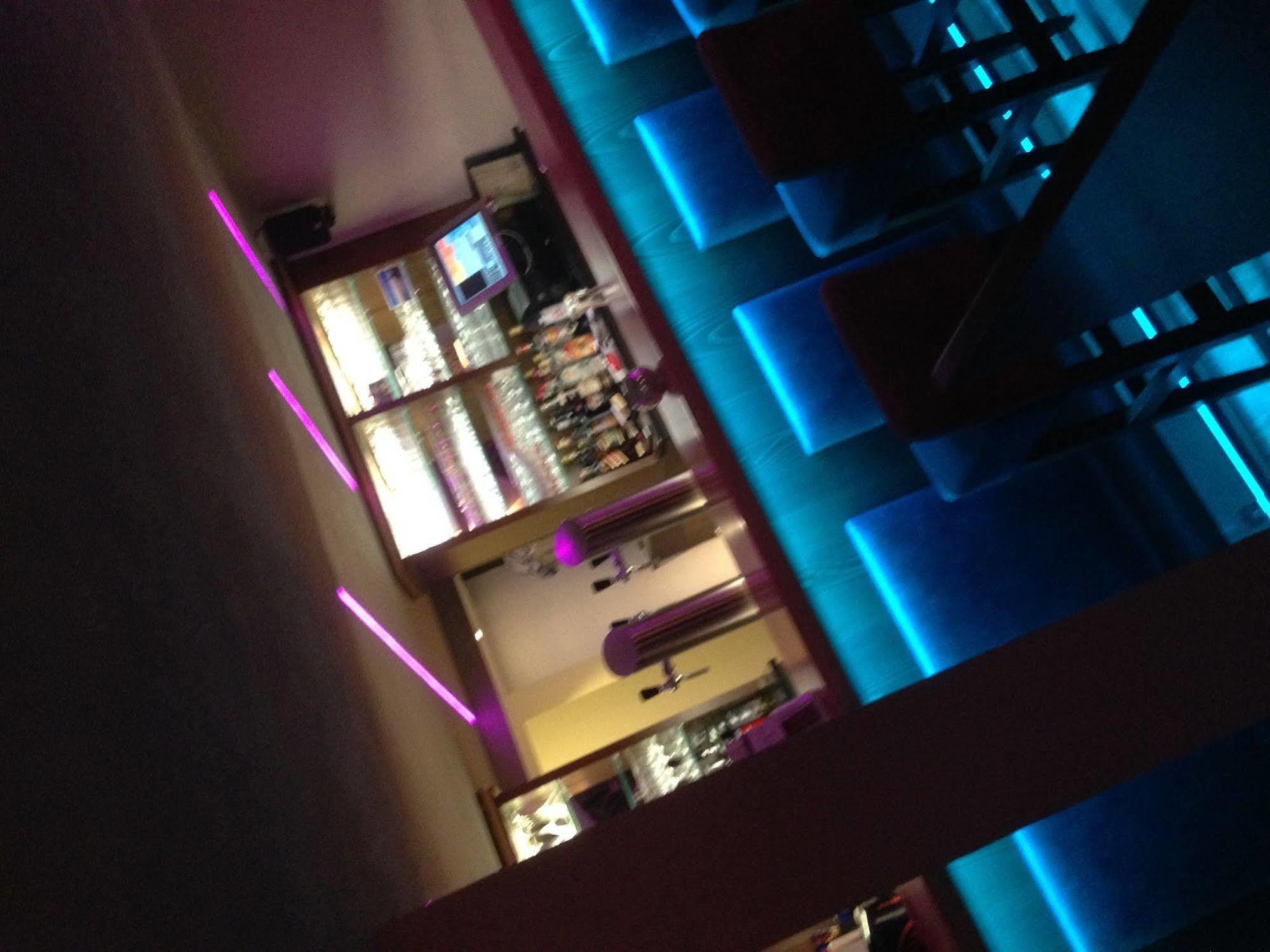 霍岑酒店-餐厅-咖啡厅-酒吧 蒙绍 外观 照片