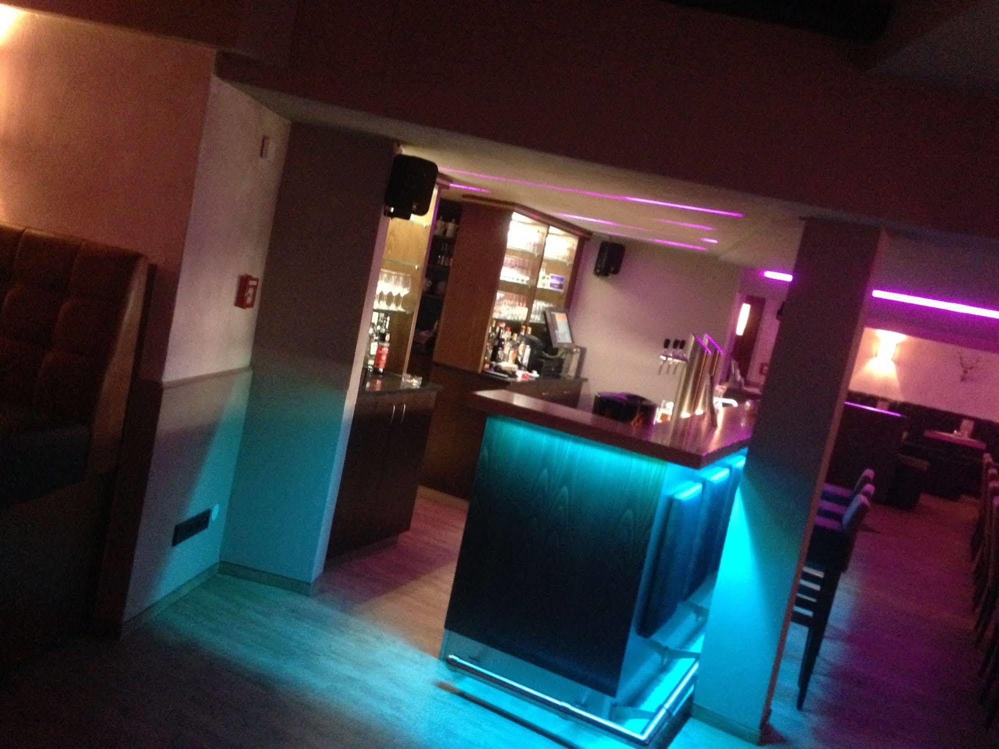 霍岑酒店-餐厅-咖啡厅-酒吧 蒙绍 外观 照片